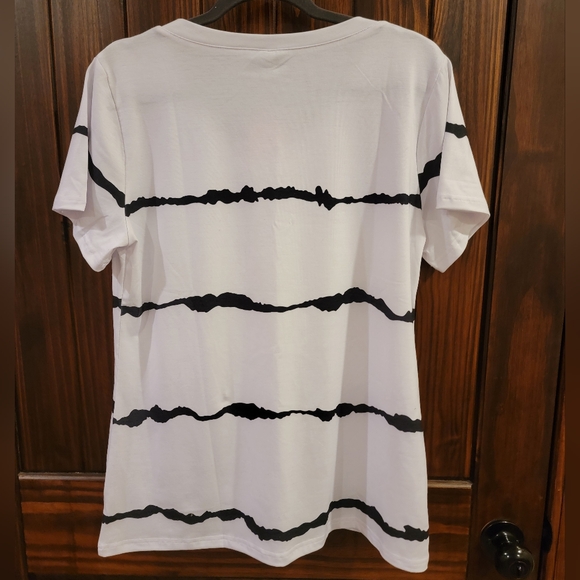 Lunivop Women's Tshirt - Picture 4 of 9